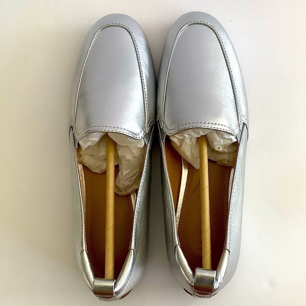 Talbots Silver Metallic Jessie Gore Leather Loafers Flats Size 7 New